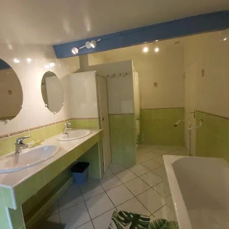 O Miroir... Sans Detour Dis-moi De Ce Sejour Ubytování v soukromí
